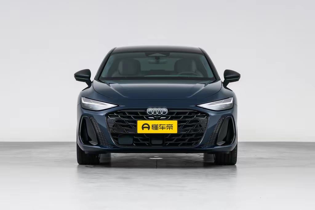 全新奥迪A6L预售32.3万起，搭载华为辅助驾驶，简约商务风格与实用性能并存