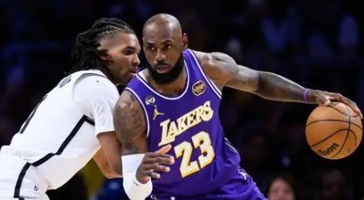 詹姆斯不可或缺啊！ 北京时间3月28日，NBA常规赛上演一场焦点战，湖人主场