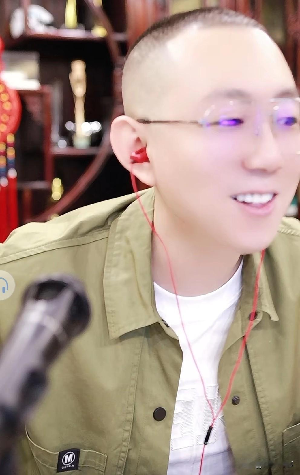 王小源晒首秀780W+人气,惊讶自嘲:狗都不信!一张王小