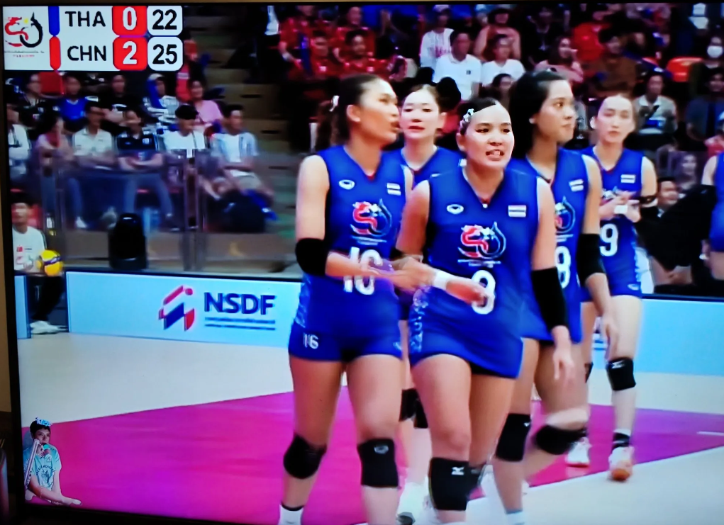女排世锦赛，中国女排和泰国女排热身赛，第一局中国女排25：22拿下，第二局李盈莹