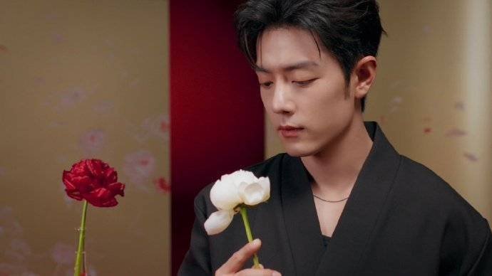肖战中式儒雅风肖战手拿芍药手拿芍药的王子🤤肖战与中式儒雅风的适配度是💯侧脸