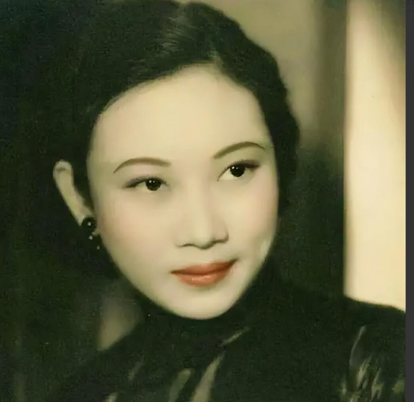 1943年，胡蝶被戴笠霸占。当时，胡蝶气喘吁吁地说：“戴笠，你占了我的身子，却得