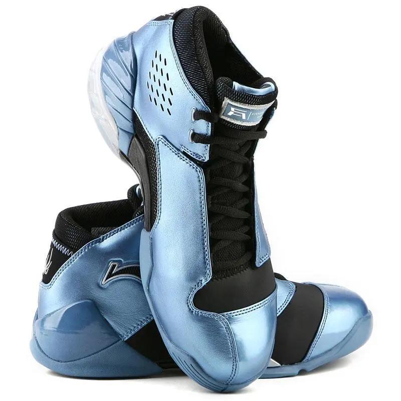 李宁驭帅4代，我愿称之为我心目中最帅的篮球鞋，且不是之一！当年最想入手图一R8