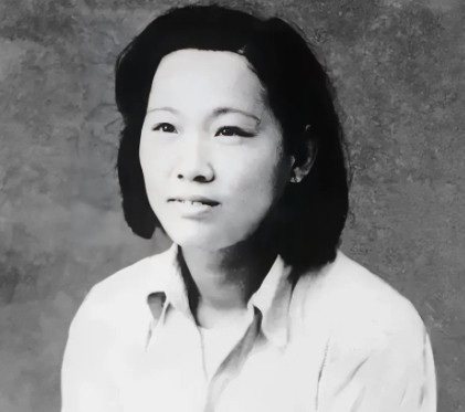 1950年，连长刘玉明结束了军旅生涯，准备转业离开部队，在路过汽车站的时候，他遇