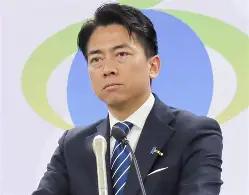 仅仅在一周以前，日本防卫相还向中方发出强硬要求，声称中国必须立即取消相关制裁，否