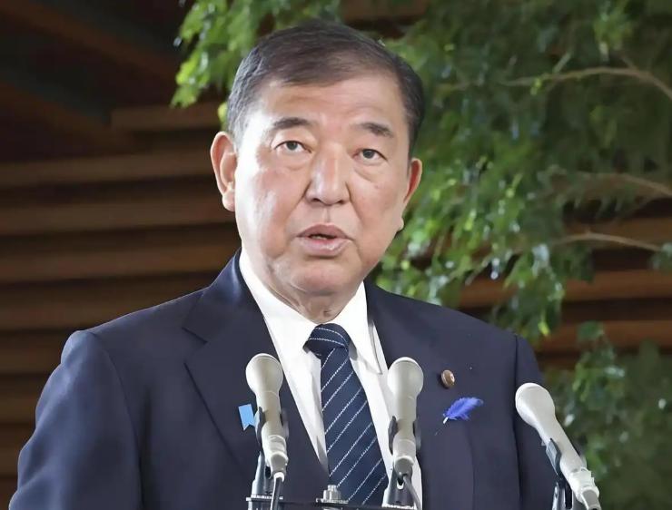 重磅！高市早苗压力山大，石破茂发声，日本政坛出现新变量。随着高市内阁支持率波动、