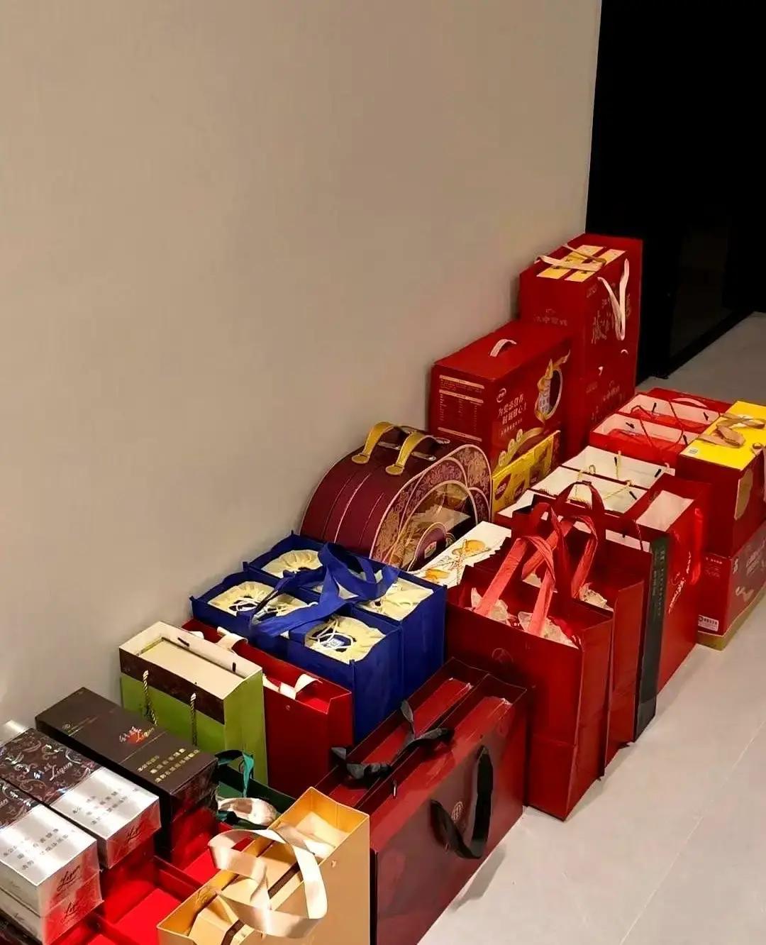 女儿昨晚跟我说，男朋友他爸因伤人正在服刑，我听完直接托派出所熟人核实，确认属实。