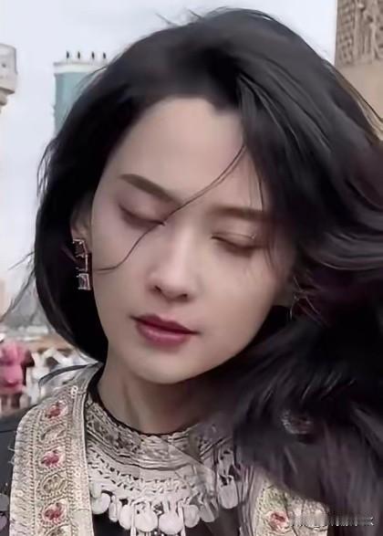 汪峰这恋爱操作，真让人忍不住吐槽。森林北本来是新疆文旅圈的女强人，学艺术出身，辞