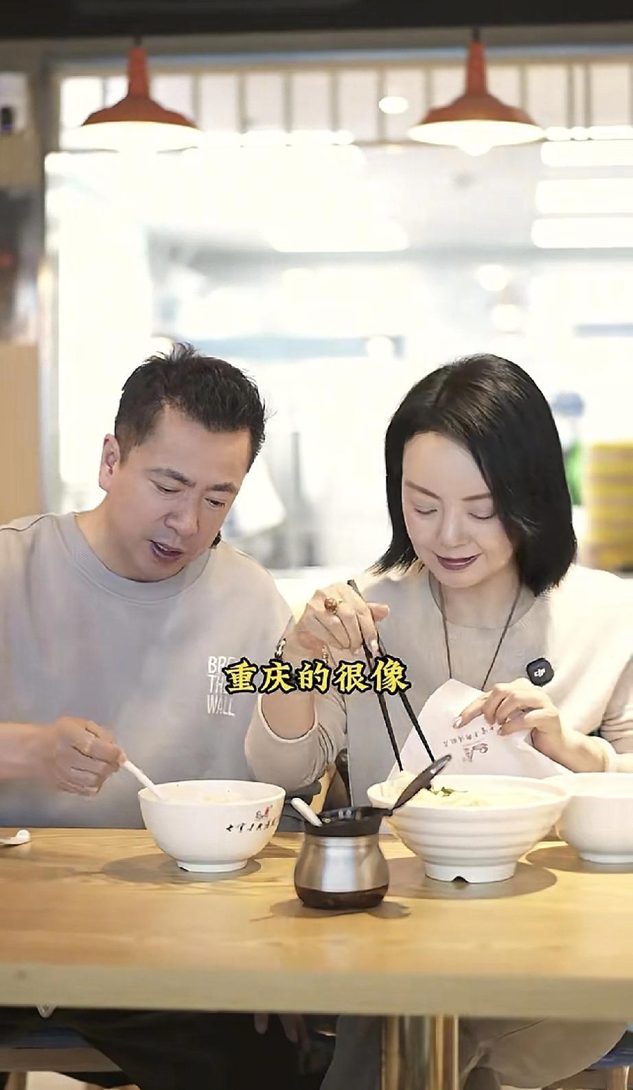 王中磊与妻子上海过小年好节约，6元的汤圆只敢点两个，二人一顿饭加起来不足100