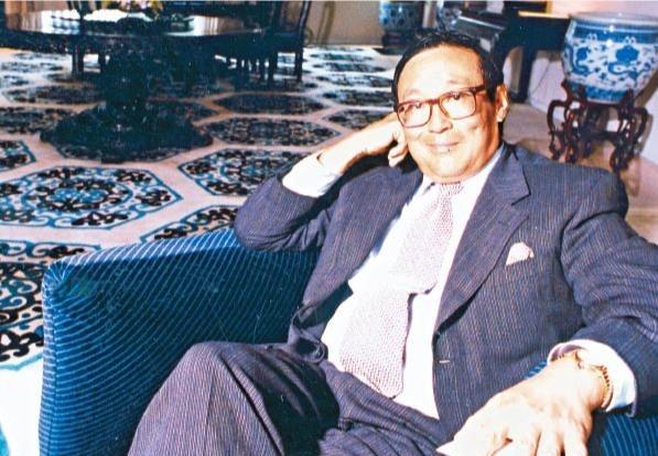 1995年，香港富豪赵世光甩出1000万，要妻子何莉莉签字离婚，何莉莉硬是没收，