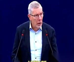 就一句话，整个欧洲议会，鸦雀无声。一个比利时大爷，慢悠悠地站起来，对着满屋子准