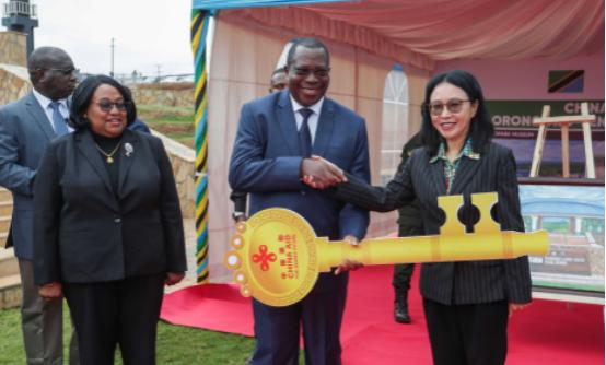 坦桑尼亚之前为了向英国和日本示好，突然就取消了和中国合作的100亿美元巴加莫约港