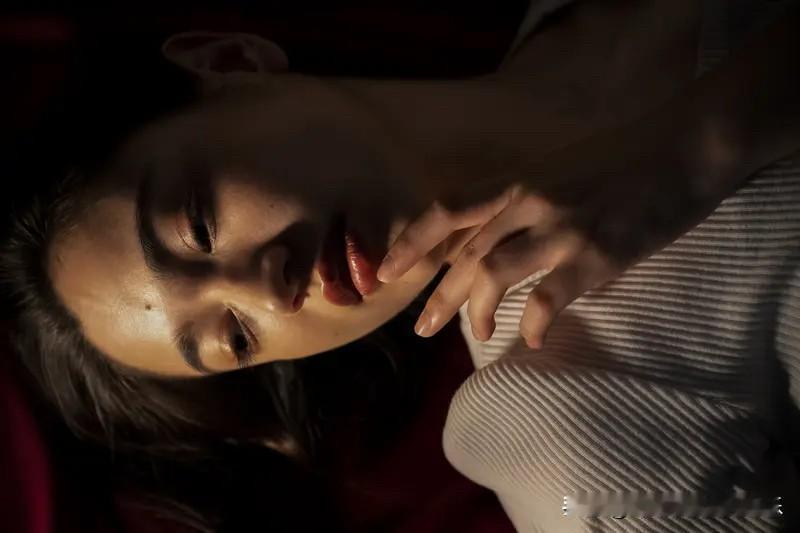 那么多有钱男人喜欢找体制内的女生结婚。还有一个原因。就是体制内的人对道德要求