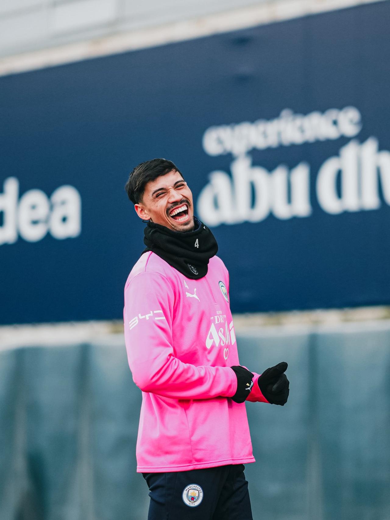 【一切皆有可能】赖因德斯谈正在进行的英超冠军争夺👇：“球队的氛围一直很好，