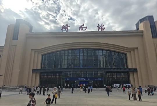 济南站北站房今天正式启用！济南站北站房历经近两年半的建设，终于在今天正式启用了