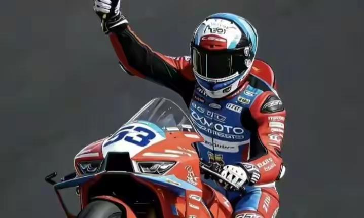 刚拿了世界冠军，张雪自己就捅破窗户纸：“车上还有两个日本零件。”评论区直接炸