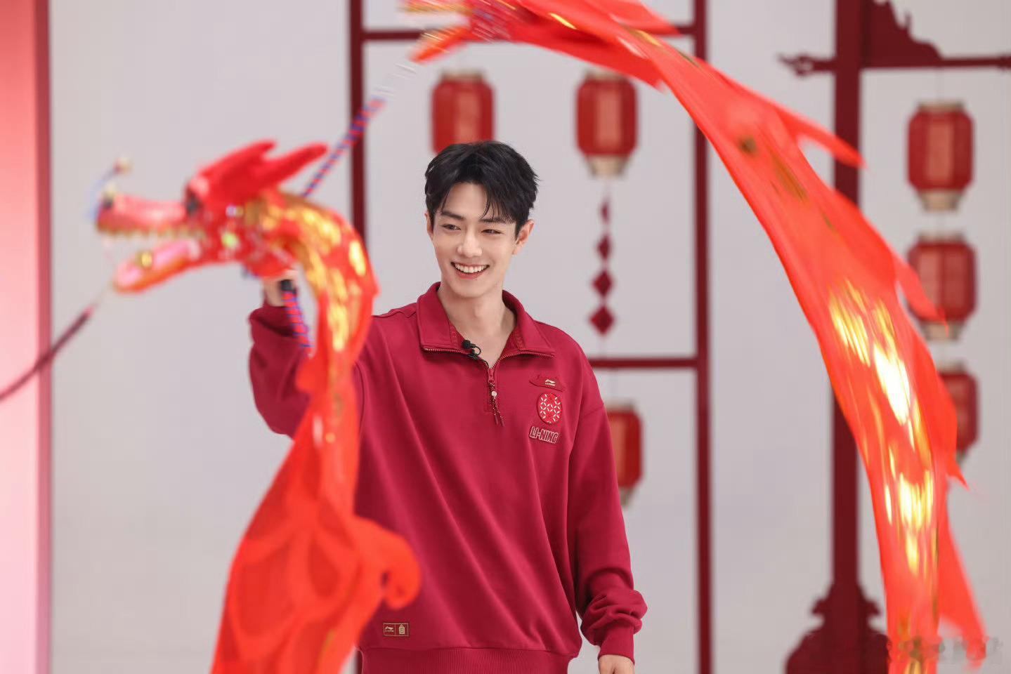 肖战直播帅到服务器卡顿，暖到关购物通道劝理性，这波营业诚意超标啦！