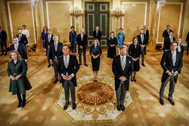 “安世之乱”问责开启：荷兰部长成众矢之的，谁是下一个替罪羊？荷兰议会大厦内的