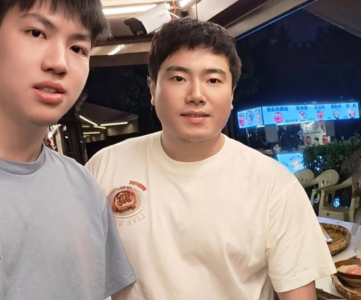 梁靖崑/黄友政进入磨合期——有点甜啊黄友政和梁靖崑这对男双首次配合，将亮相多