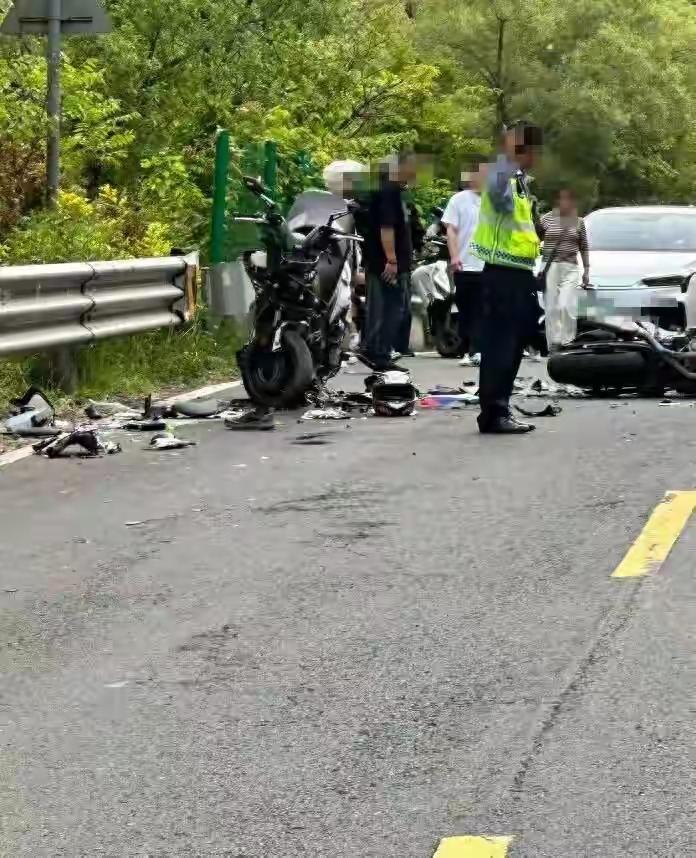 25岁男子国道疯狂逆行！一个举动葬送两条人生，全网怒了5月11日，西安交警