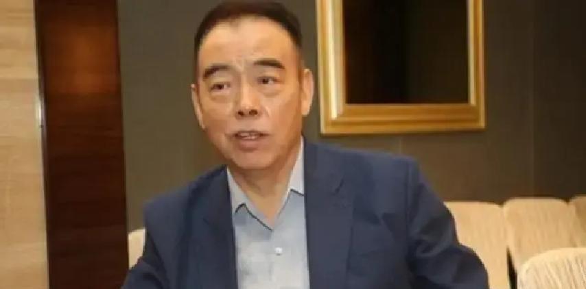 保护一个人最好的方式，有时是向她隐瞒真相。二十年前，宋丹丹在录音棚外捕捉到陈凯