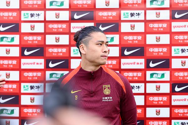 张玉宁希望U23球员为国足带来活力 算上补招的中场球员李镇全，本期国足累计征