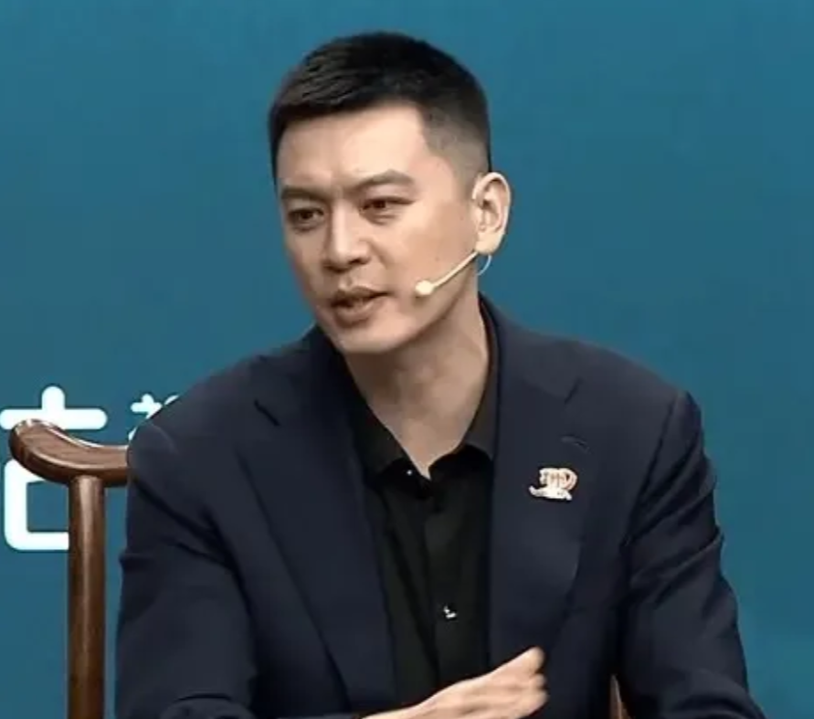 杨鸣这个嘴啊，是真不饶人[捂脸哭]吃不了一点亏……杨鸣怼马健那，句句是陈盈骏，我们