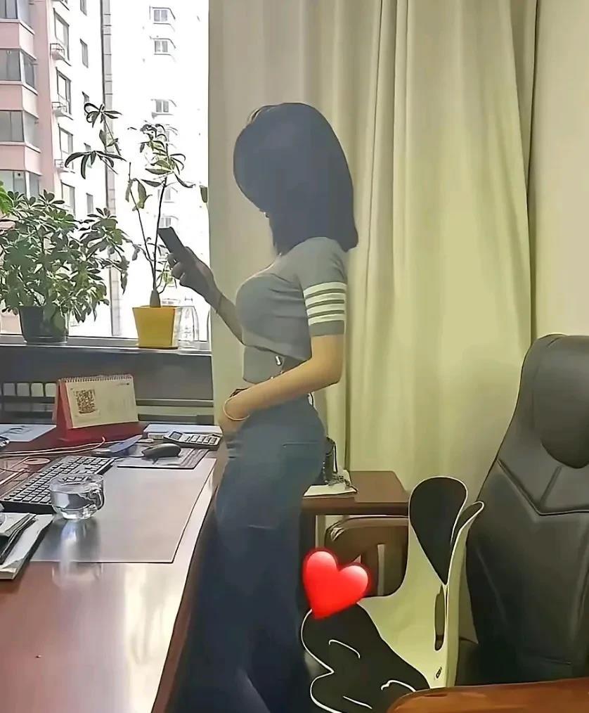 看这办公用品，级别不低！