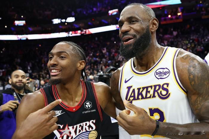 隆多一针见血啊前NBA球员隆多近日谈到了詹姆斯选择加盟76人的原因，他说：“
