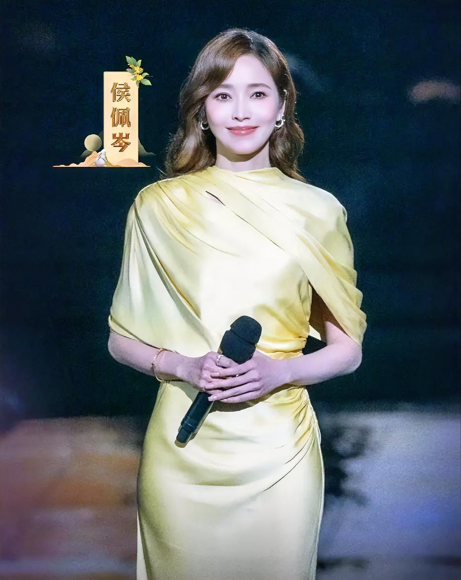我好像明白为什么侯佩岑能参加的今年中秋晚会的主持？一、寓意团圆。侯佩岑来
