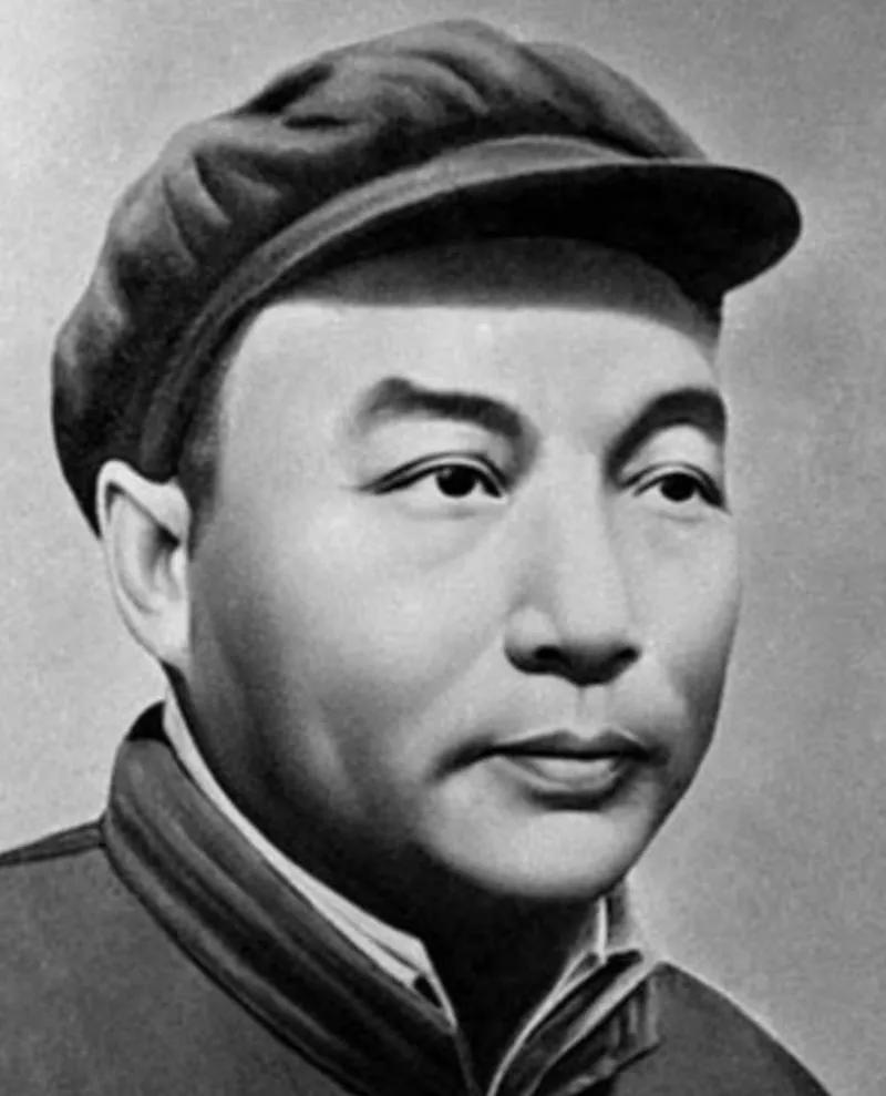1948年，国军排长带队投诚，谁知，当他来到登记处时，文书却是大惊，"张定元，怎
