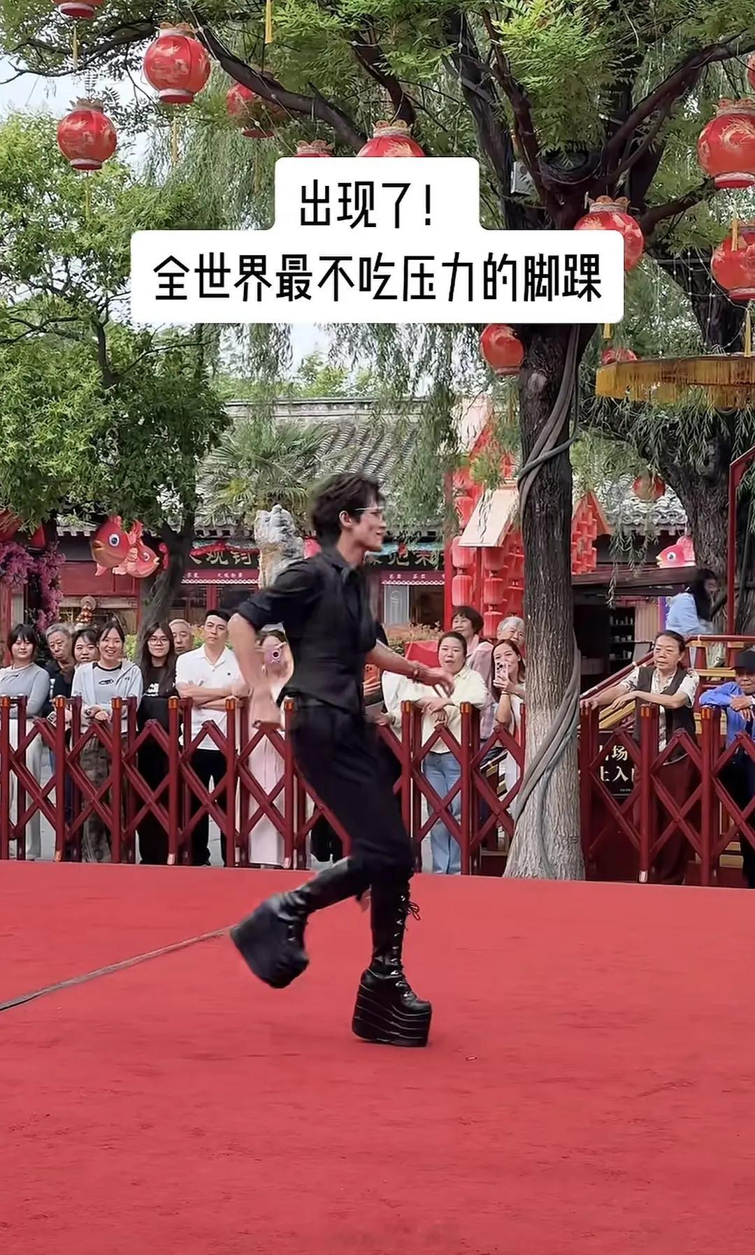 穿这种鞋子跌倒算高空坠落吗？