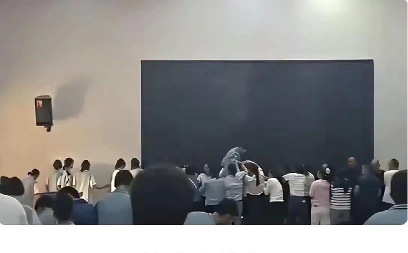 近日郑州一学校举行