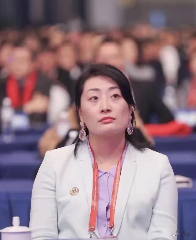 醒醒吧，谁搞钱谁就有发言权！而所以宗老头把财产全给杜建英都是他的权力。如果是