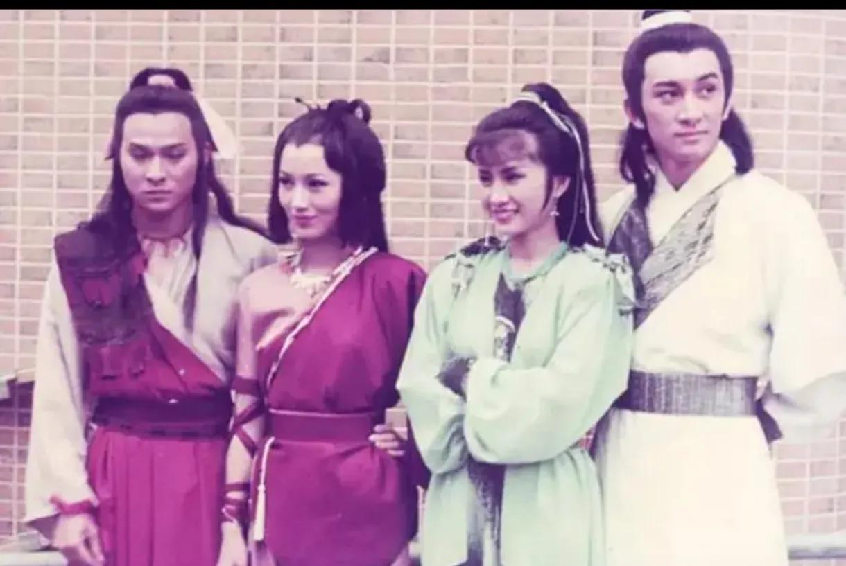 估计没人看过这部老片，中间的女演员你叫的出名字吗？老照片里的演员五十年代女演员