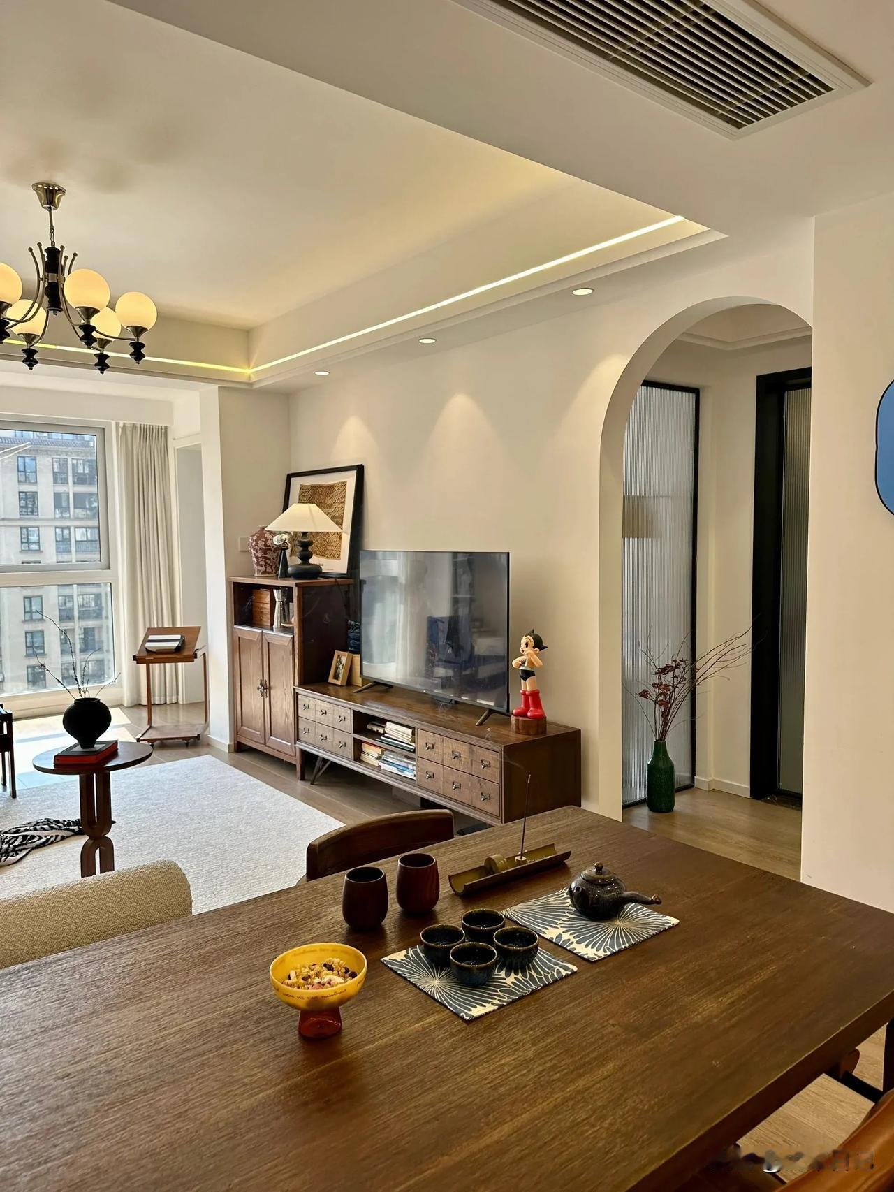 房价跌了，不同的人，心里却是完全不同的滋味。手里有闲钱的想买房的，乐了。房