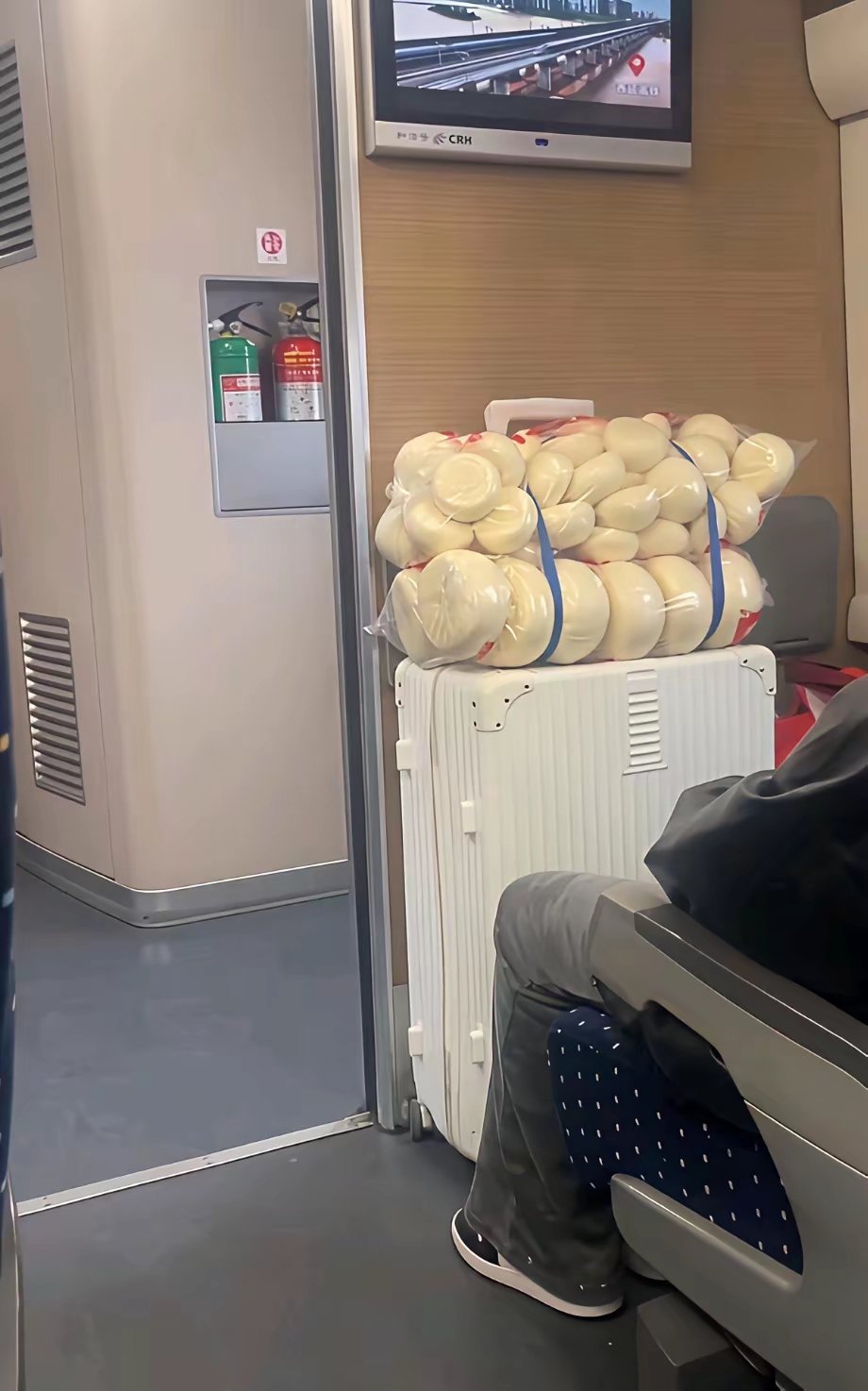 高铁一幕，惊呆了！