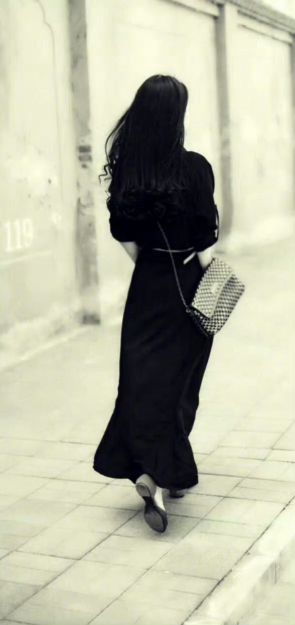 想念什么人，回忆过去，源头上的真相不过只是想念自己过去的某种生命状态，想念因为因