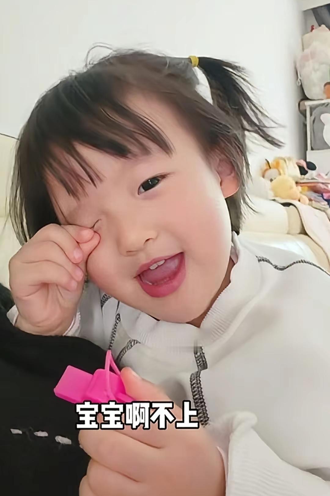 感觉这个闪闪呀，早晚会被她妈妈黄一鸣养废的！现在她年龄小不懂事，黄一鸣不管立