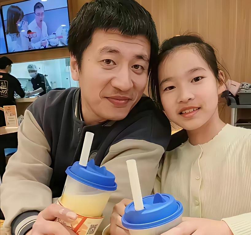 评论区看到关于张雪峰老师的两条评论：①迈克尔走的时候，全世界都在哭。科比