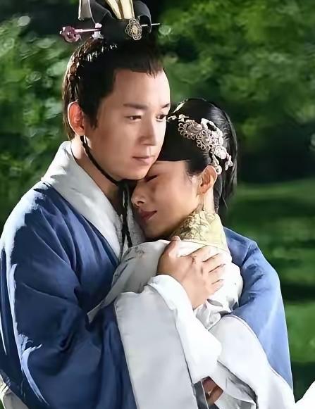 17岁的刘兰芝遭到婆婆焦母刁难，无奈之下回了娘家。焦母以为自己赢了，没想到儿子焦