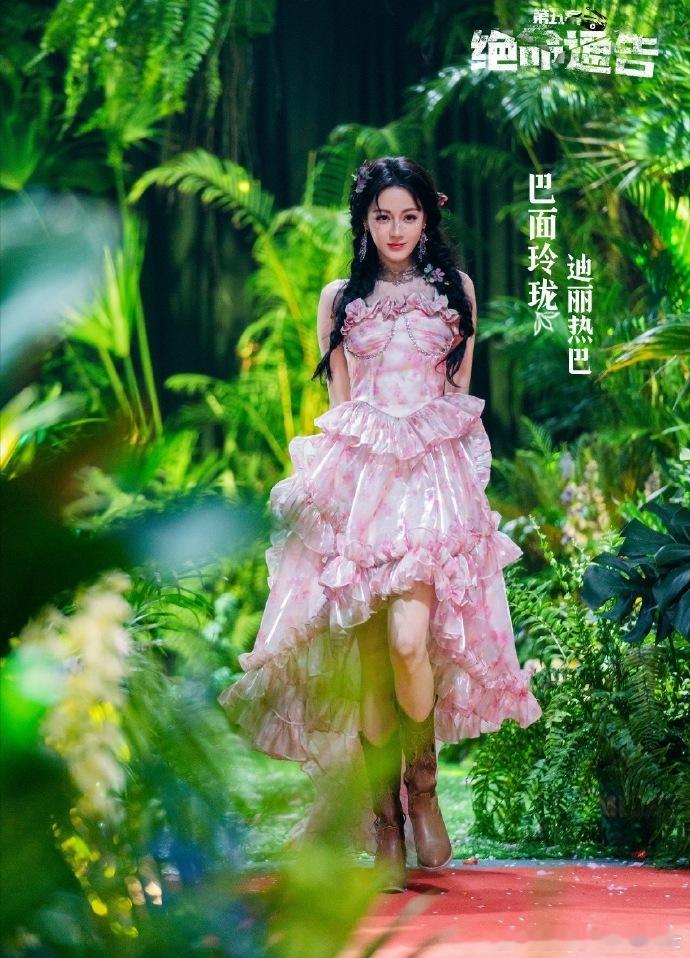 迪丽热巴森系仙女风迪丽热巴爱神丘比特迪丽热巴最新森系仙女风写真，爱神丘比特元素