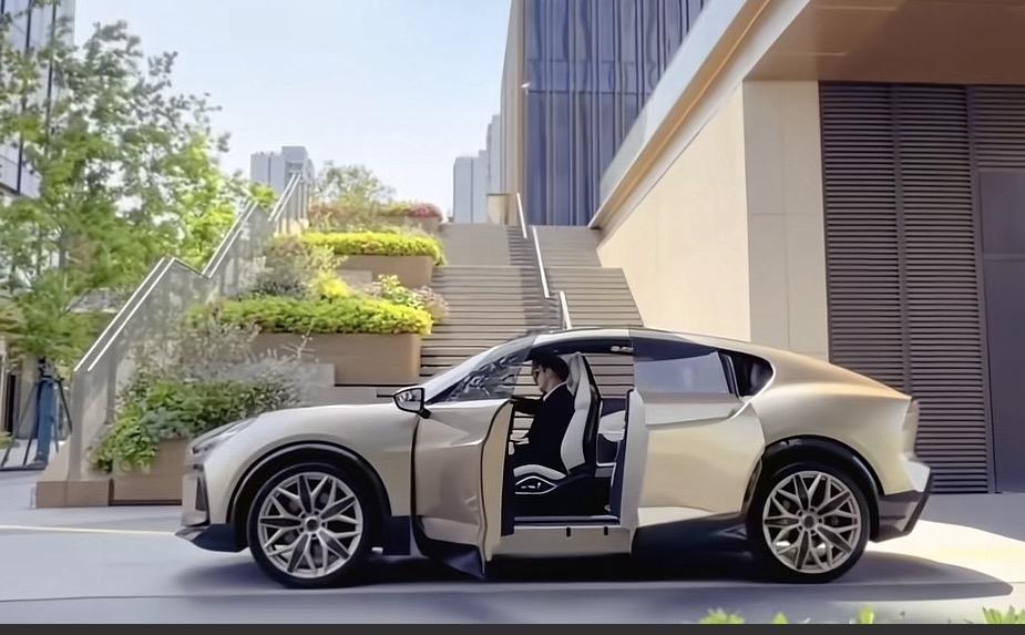 听说北京车展上面追觅4台展车都不给人看底盘，应该是空壳子造车，但万万没想到追觅的