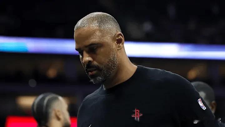 火箭应该让乌度卡下课的3个理由：1.没有战术体系可言，根本发挥不出球员的能力，