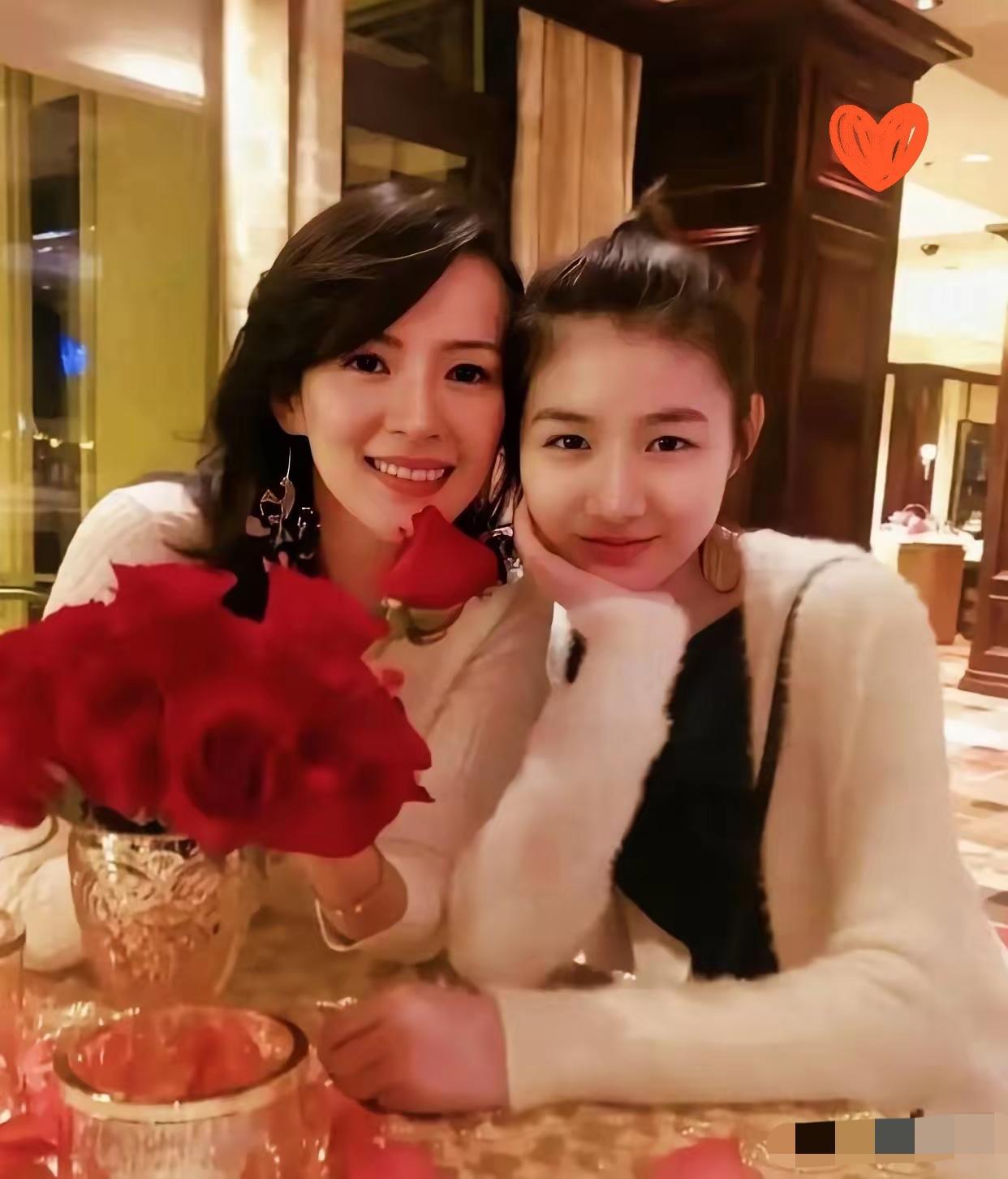 原来不止我一个人有这个疑问，章子怡和汪峰分开这么久，居然还天天陪着小苹果，比亲