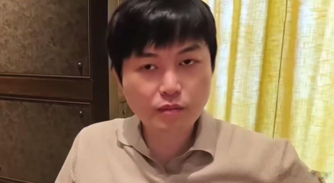 枫哥：直播玩游戏就跟看动漫一样，我小时候特别喜欢看动漫，看到三十多岁真看不下去了