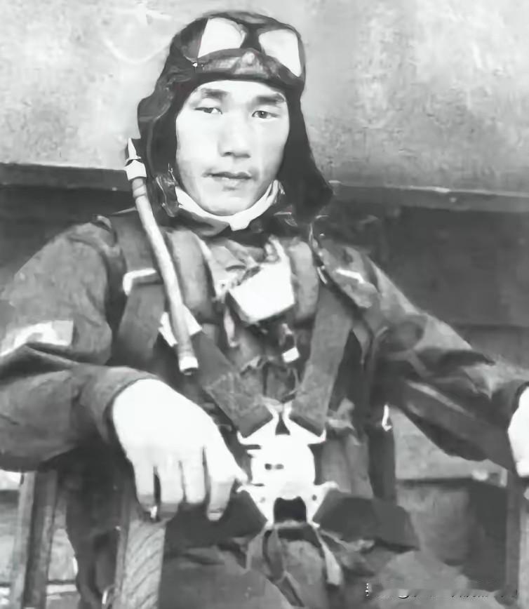1939年1月31日，一架日军轰炸机突然失控。机舱里，号称“王牌飞行员”的藤田雄