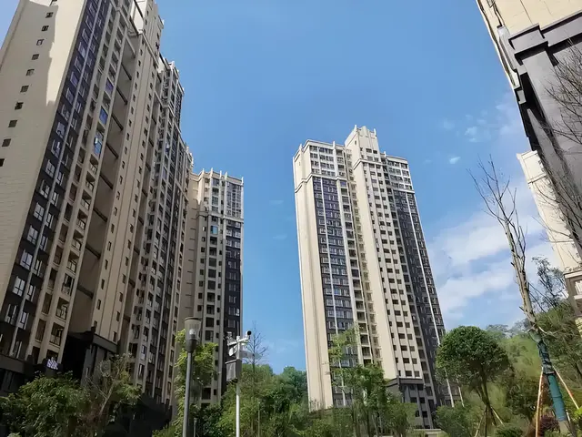 2025年楼市传出不好消息,房奴的苦日子要来了,1.5亿人要失眠了