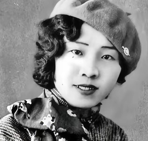 1934年，新婚第一夜，作家苏青就撞见丈夫与表嫂在一起调情，已经怀孕的她，只能隐