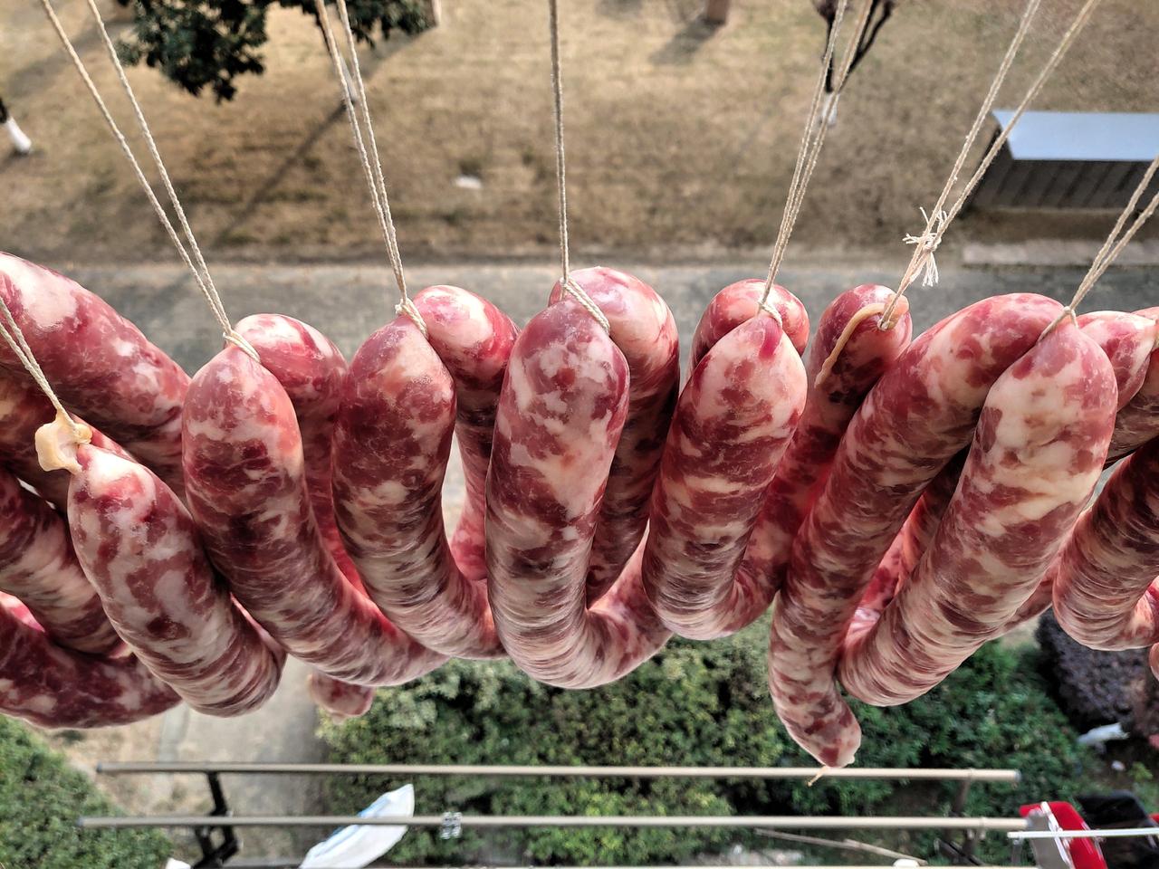 为了这几根香肠，心都要操碎了，谁让我们这的民俗跟武汉的民俗不一样呢，我们这边传下